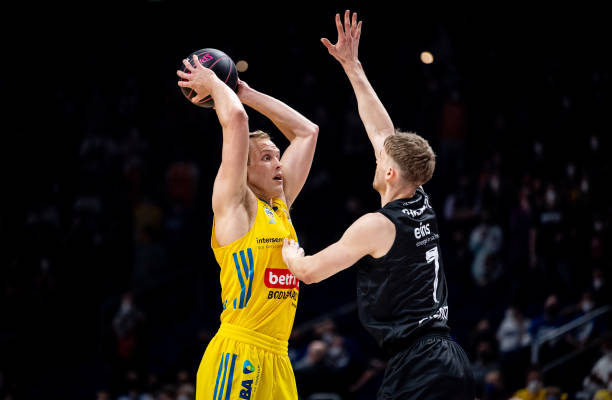 更是模拟比 更是模拟比