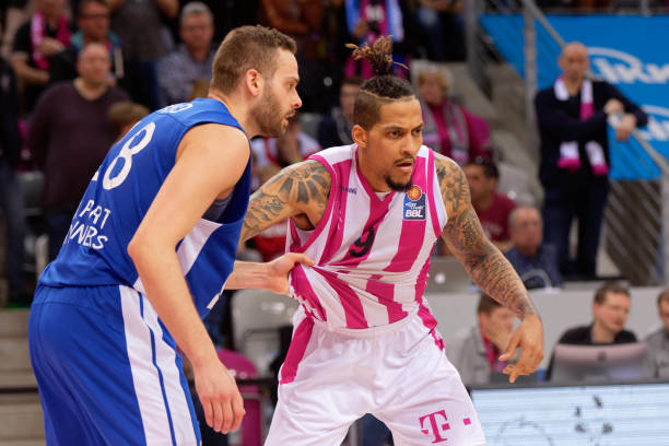 以其坚韧不 以其坚韧不