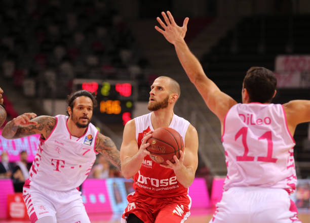 率先破门 率先破门